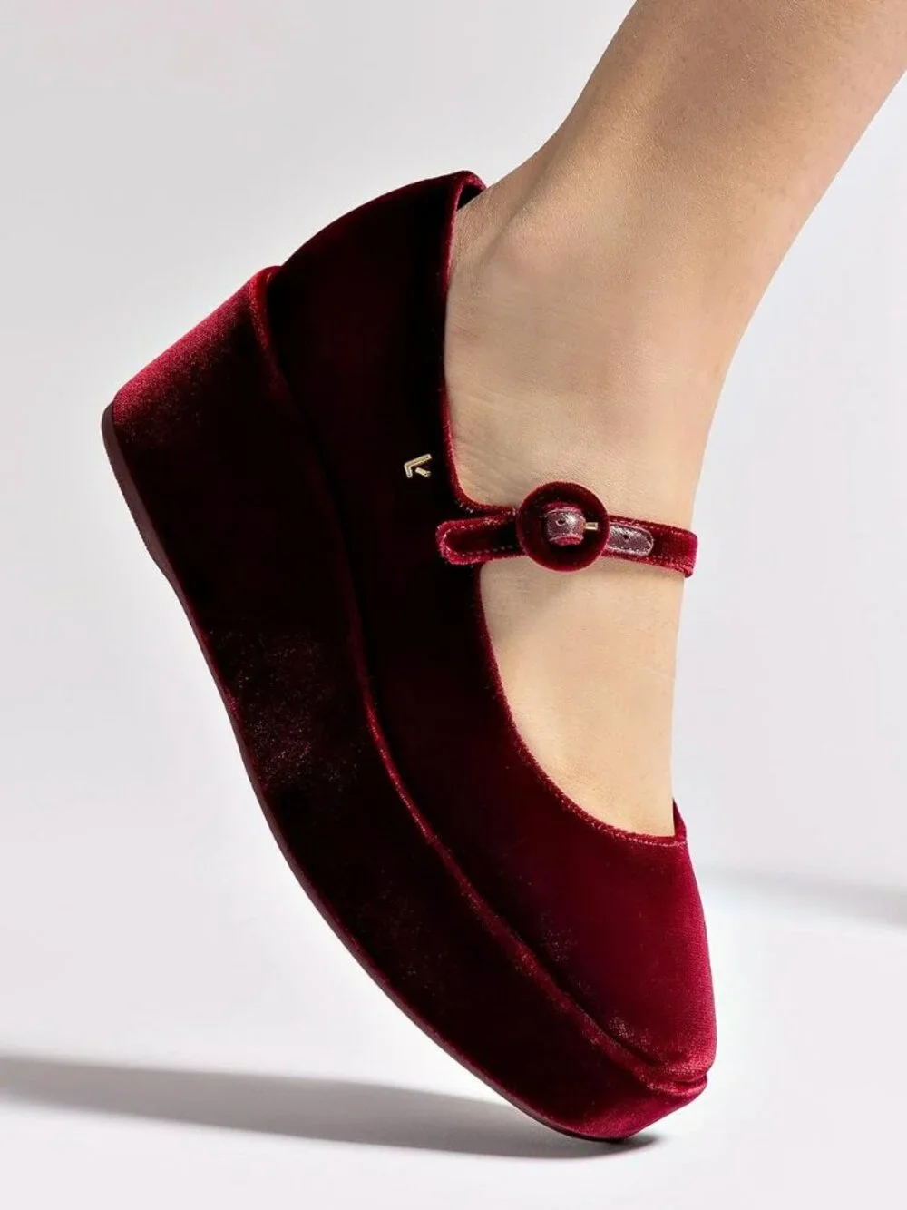 Larroudé Women's Blair Flatform Pumps Size 7